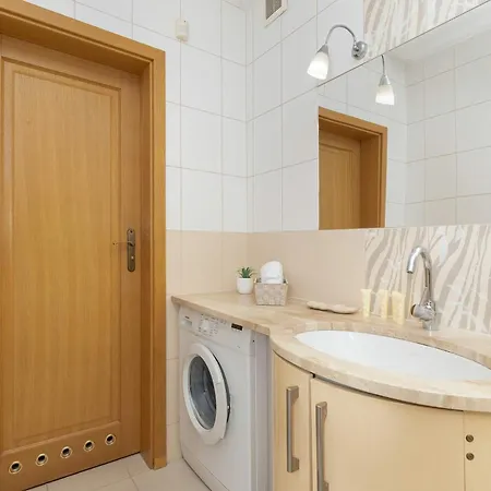 Apartment Sunny Parking Close To The Ergo Arena By Renters