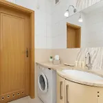 公寓 Sunny With Parking On The And Friendly Estate By Renters