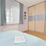 Sunny With Parking On The And Friendly Estate By Renters 公寓 *