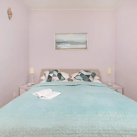 Sunny With Parking On The And Friendly Estate By Rent Like