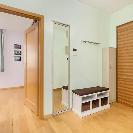 Sunny With Parking On The And Friendly Estate By Renters