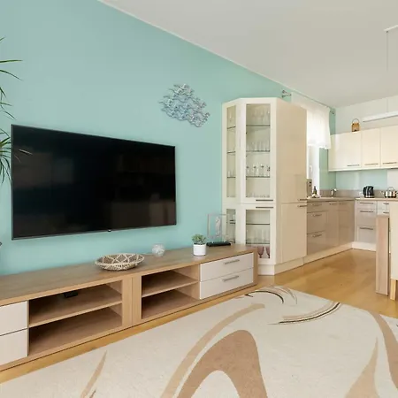 Sunny With Parking On The And Friendly Estate By Rent Like