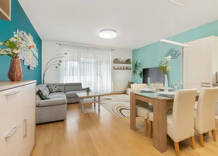 Lägenhet Sunny With Parking On The And Friendly Estate By Renters *