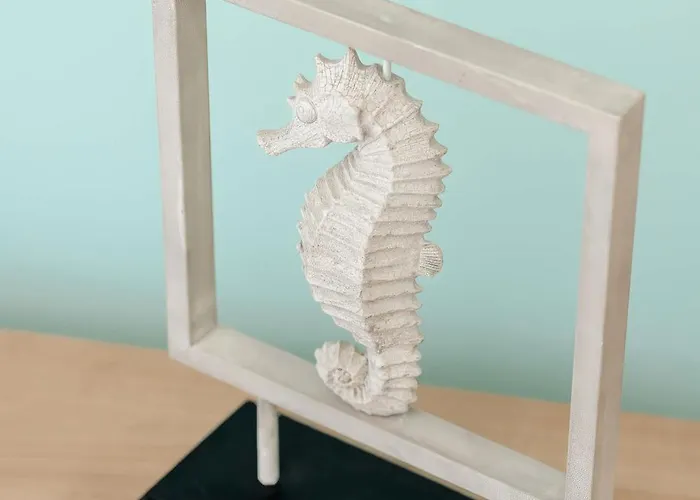 Sunny With Parking On The And Friendly Estate By Renters *