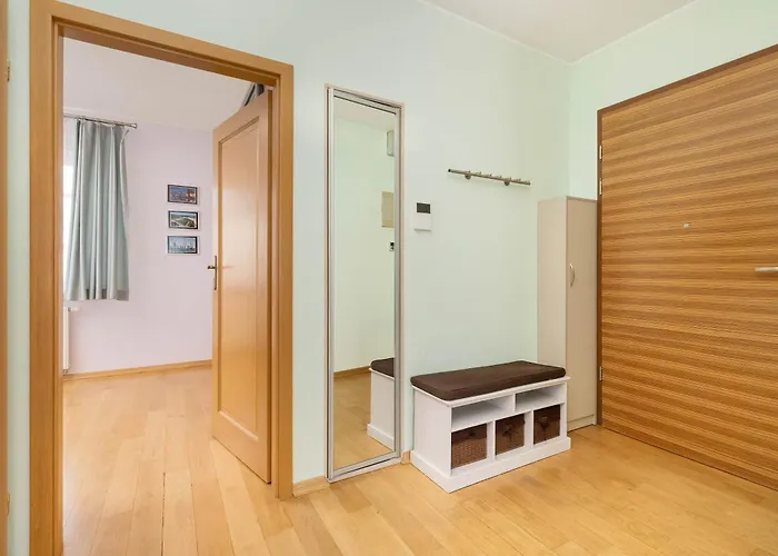 Sunny With Parking On The And Friendly Estate By Renters