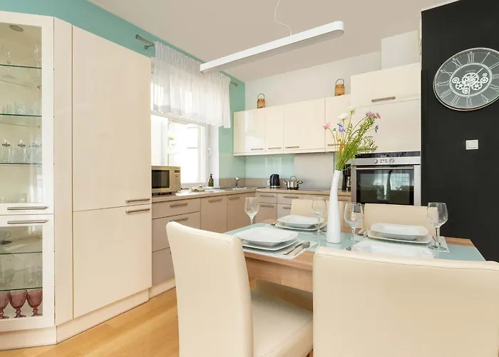 Sunny With Parking On The And Friendly Estate By Rent Like Apartment