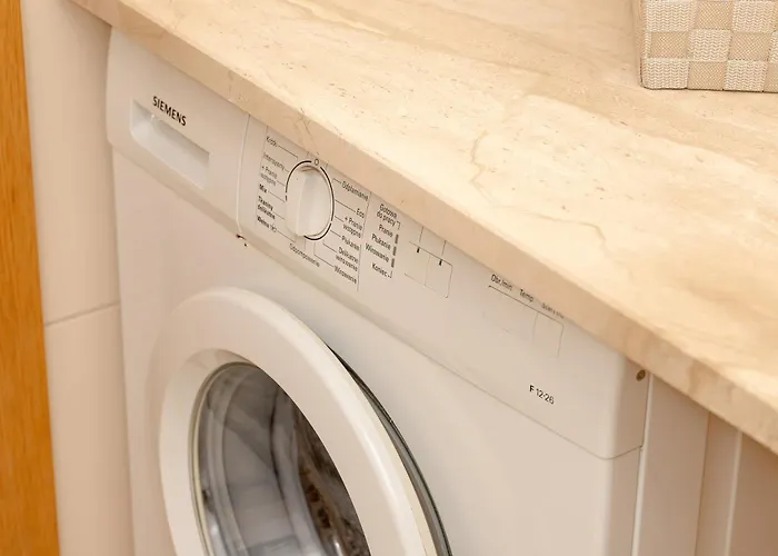 Lägenhet Sunny With Parking On The And Friendly Estate By Renters *