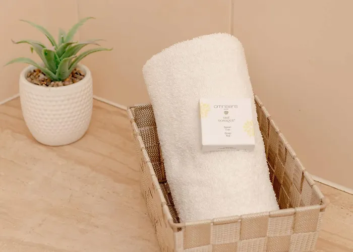 Sunny With Parking On The And Friendly Estate By Renters *