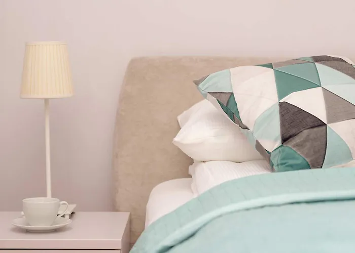 Sunny With Parking On The And Friendly Estate By Rent Like *