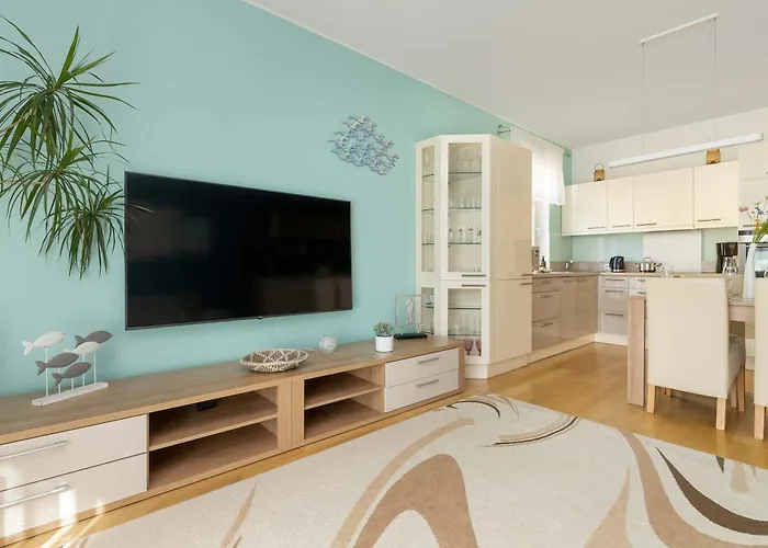 Sunny With Parking On The And Friendly Estate By Renters