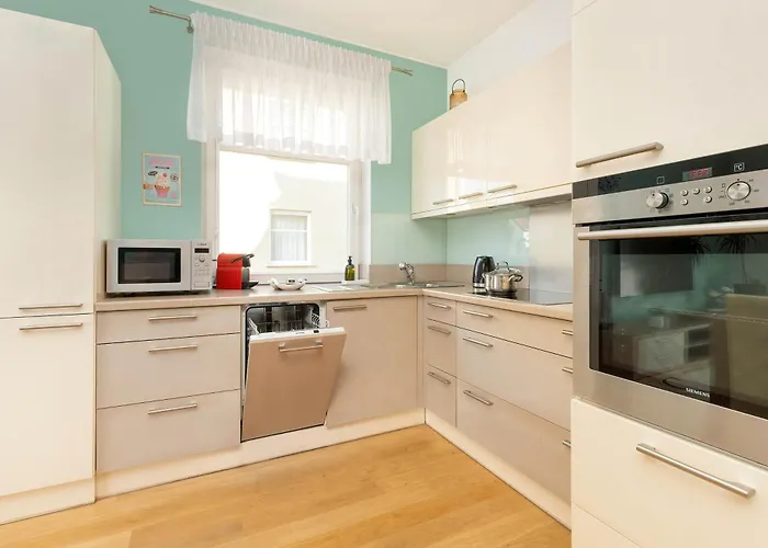 Sunny With Parking On The And Friendly Estate By Rent Like Apartment