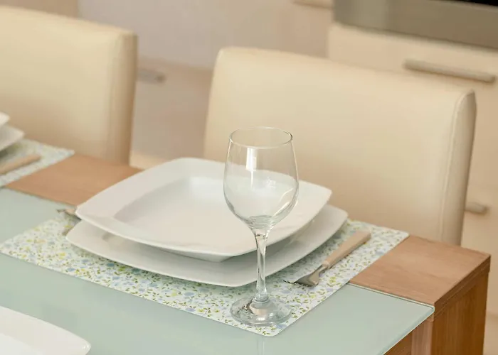 Sunny With Parking On The And Friendly Estate By Renters