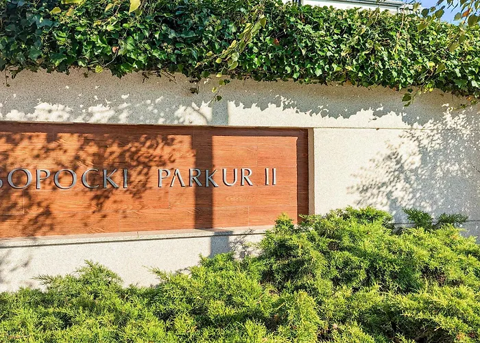 Sunny With Parking On The And Friendly Estate By Renters *